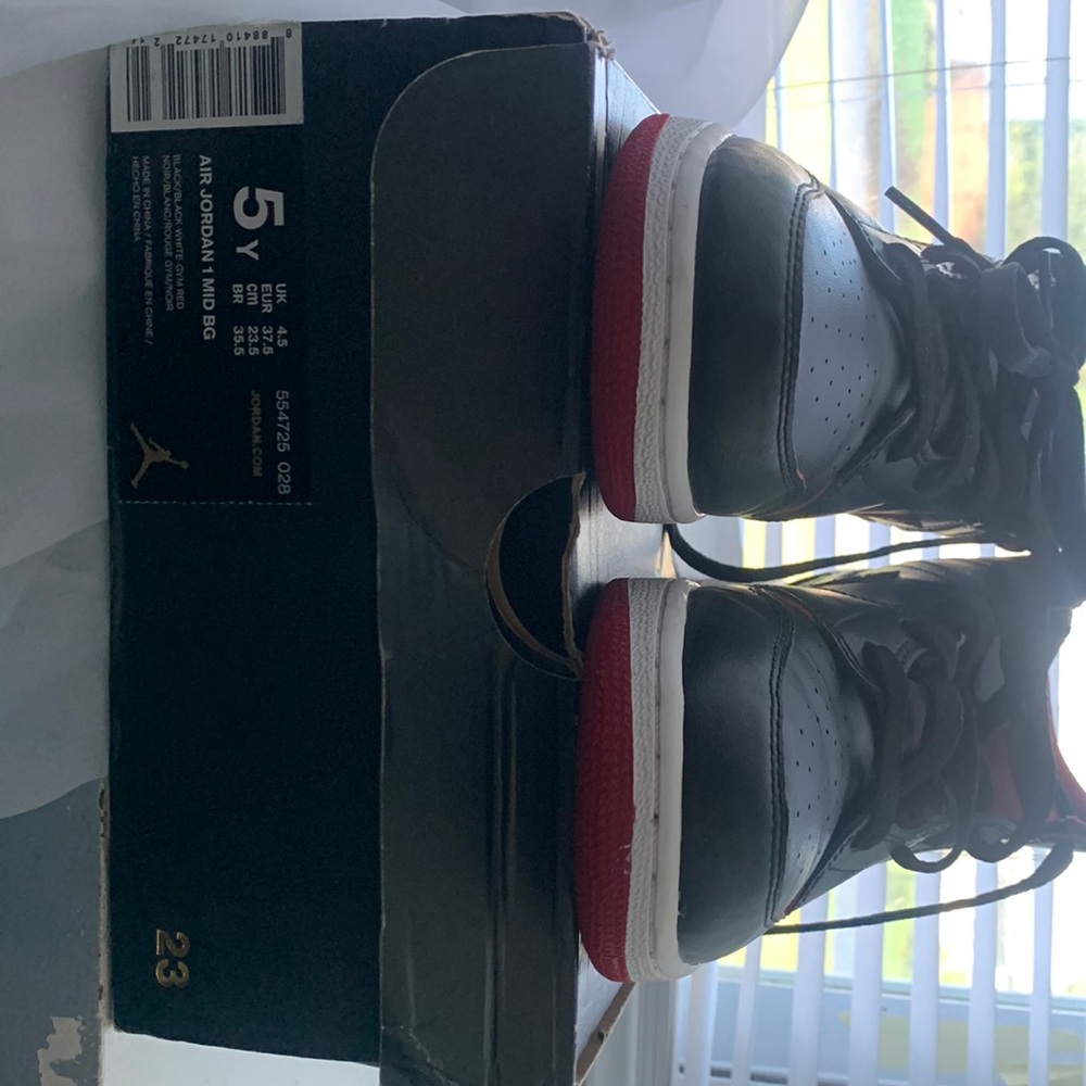 Air Jordan 1 MID BLACK GYM RED